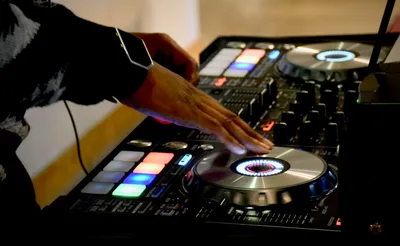  Top 5 Sydney Wedding DJ Trends in 2024: From Dances to Venues and MusicIllustration